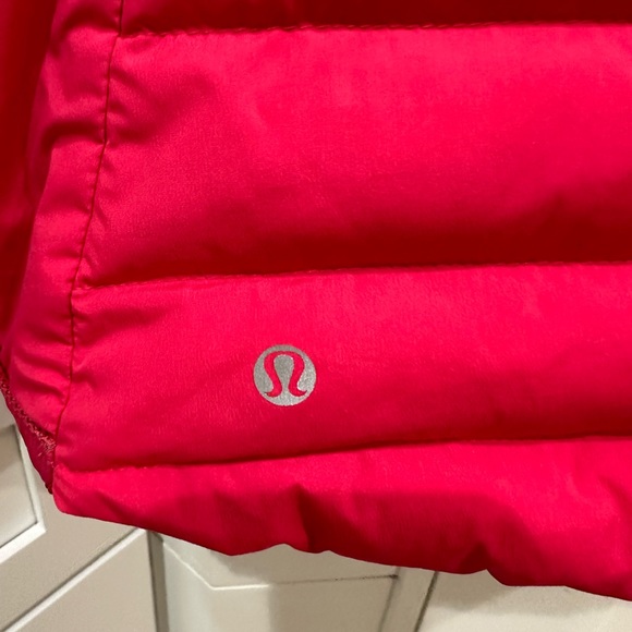 (2351) LULULEMON Fluffed Up Vest in BOOM JUICE Sz 4 ** - Picture 9 of 13